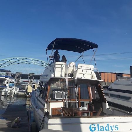 Waterfront 32' Bayliner Yacht Hotel Providence Bagian luar foto