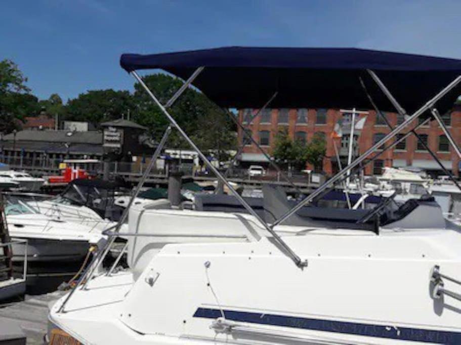 Waterfront 32' Bayliner Yacht Hotel Providence Bagian luar foto