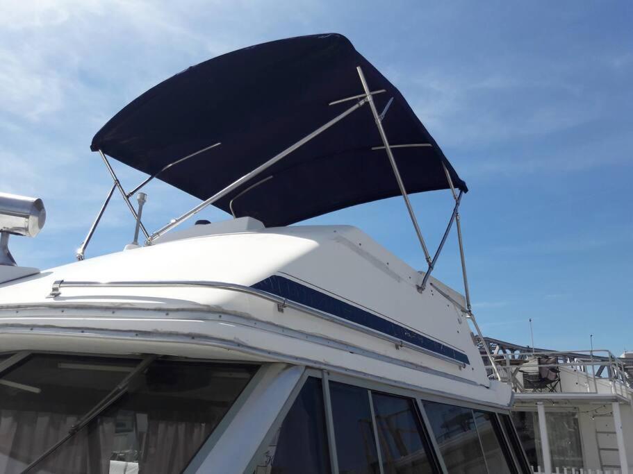 Waterfront 32' Bayliner Yacht Hotel Providence Bagian luar foto