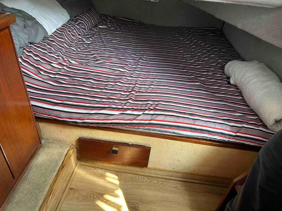 Waterfront 32' Bayliner Yacht Hotel Providence Bagian luar foto