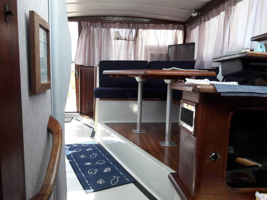 Waterfront 32' Bayliner Yacht Hotel Providence Bagian luar foto